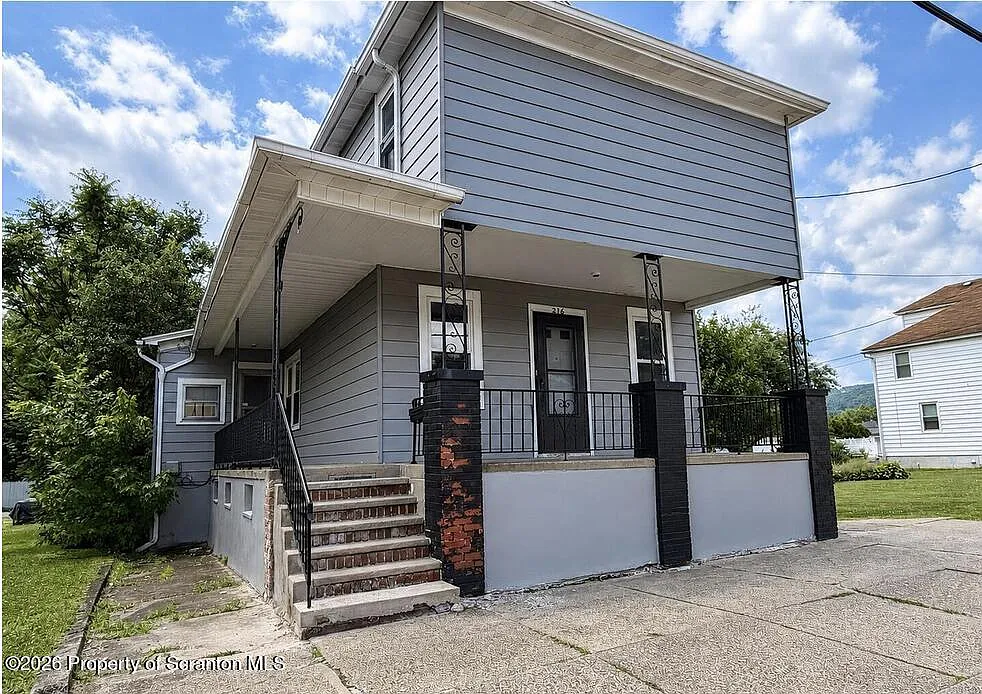 5 bed, 2.0 bath, 2310 sqft, $2,250 — Photo 1