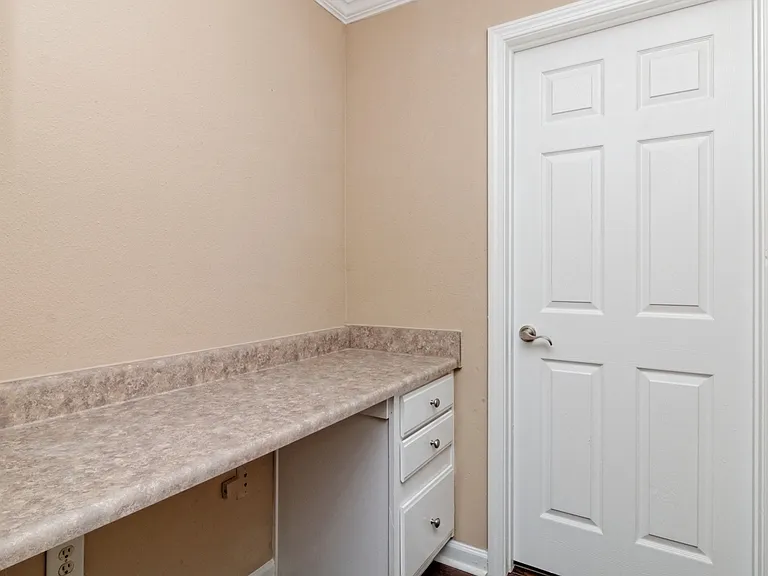 380 Marshland Rd #D28 — Photo 8
