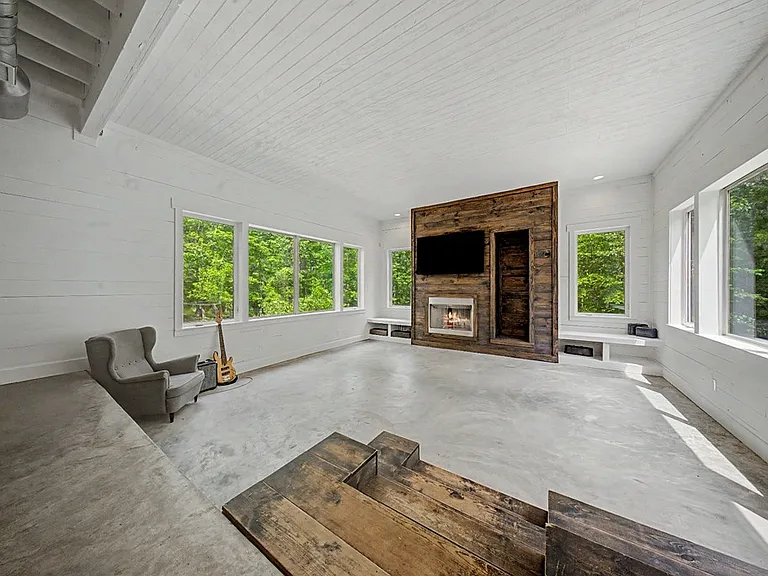 160 Delcrest Dr — Photo 9