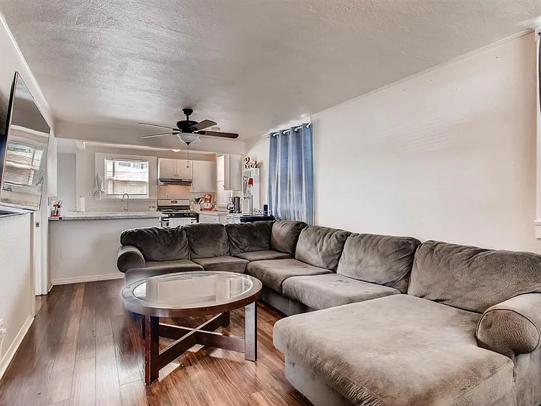 3744 Swift Ave — Photo 6
