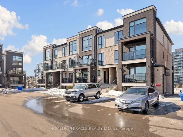 185 Veterans Dr #14, Brampton, ON L7A 5L2