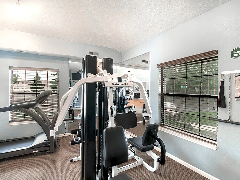 Westfield Club Apartments — Photo 38