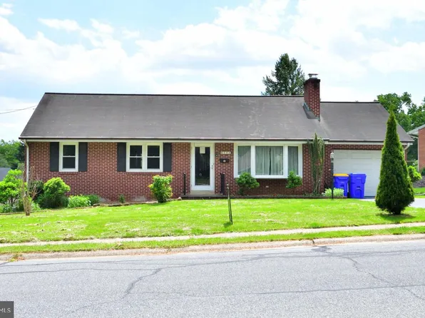 556 Oak Ridge Dr, Millersville, PA 17551