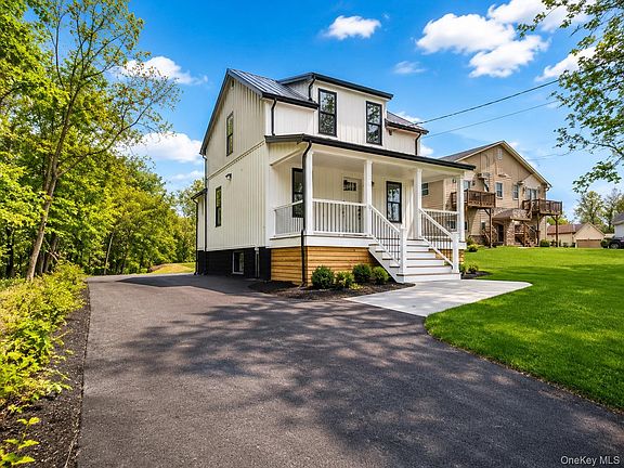 3rd image of 386 Lakeside Road