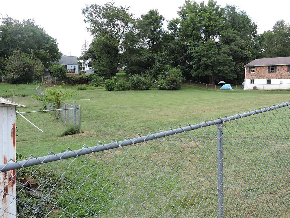 2nd image of 618 Edgar St