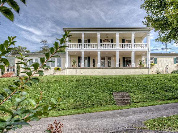 3rd image of 208 Cathedral Dr