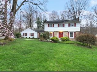 83 Carriage Stone Dr, Chagrin Falls, OH