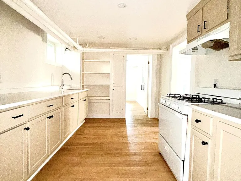 37 Green St — Photo 2