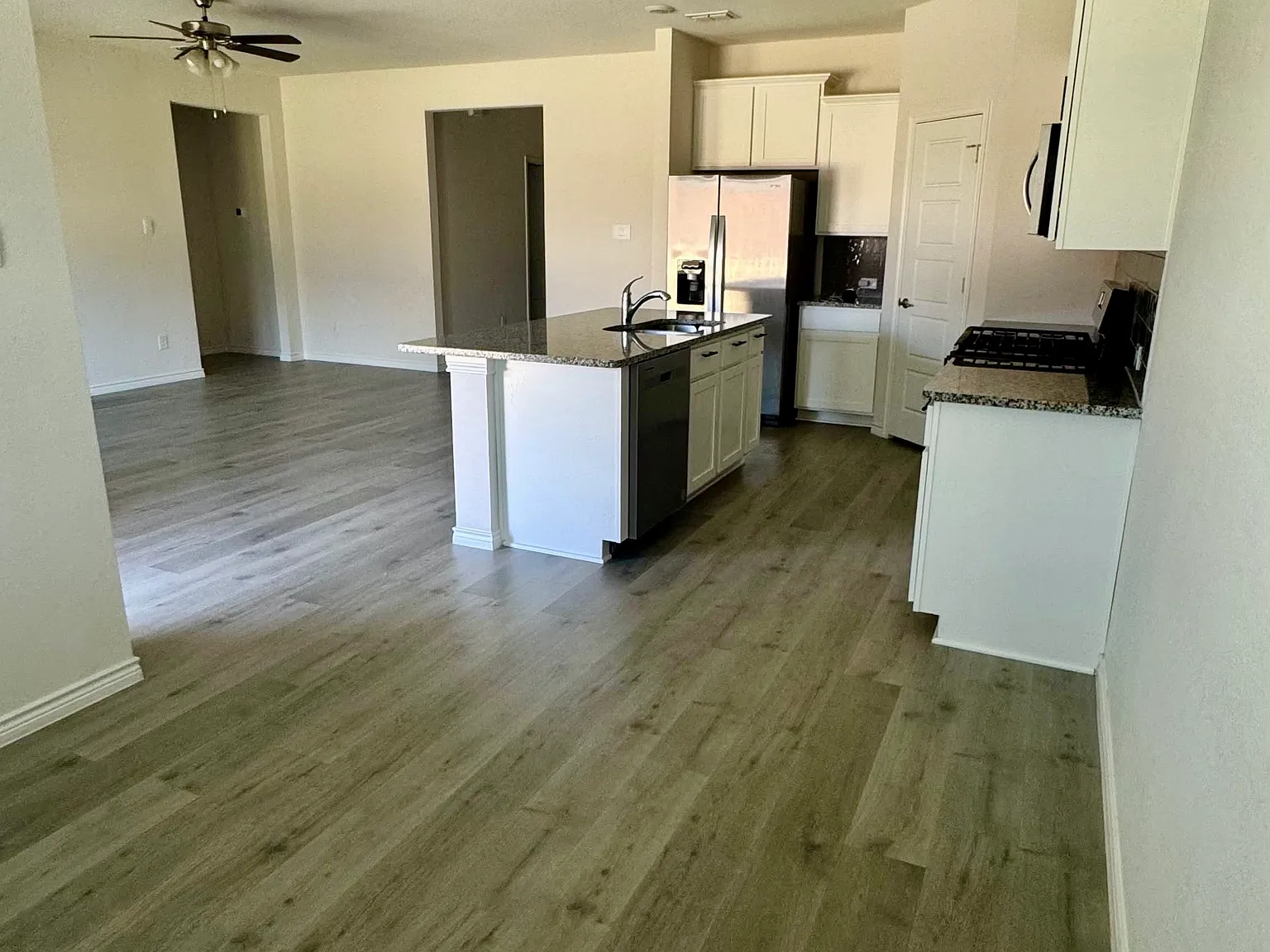 3 bed, 1631 sqft, $2,300 — Photo 4