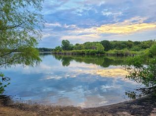 470 McClellan Dr, Palestine, TX --