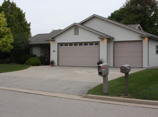 1069 Tracey St, Menasha, WI 54952