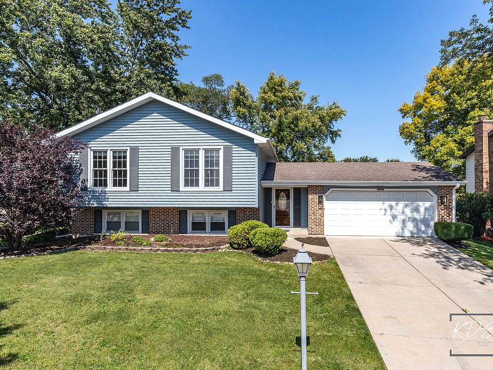 1st image of 23W468 Moraine Ct