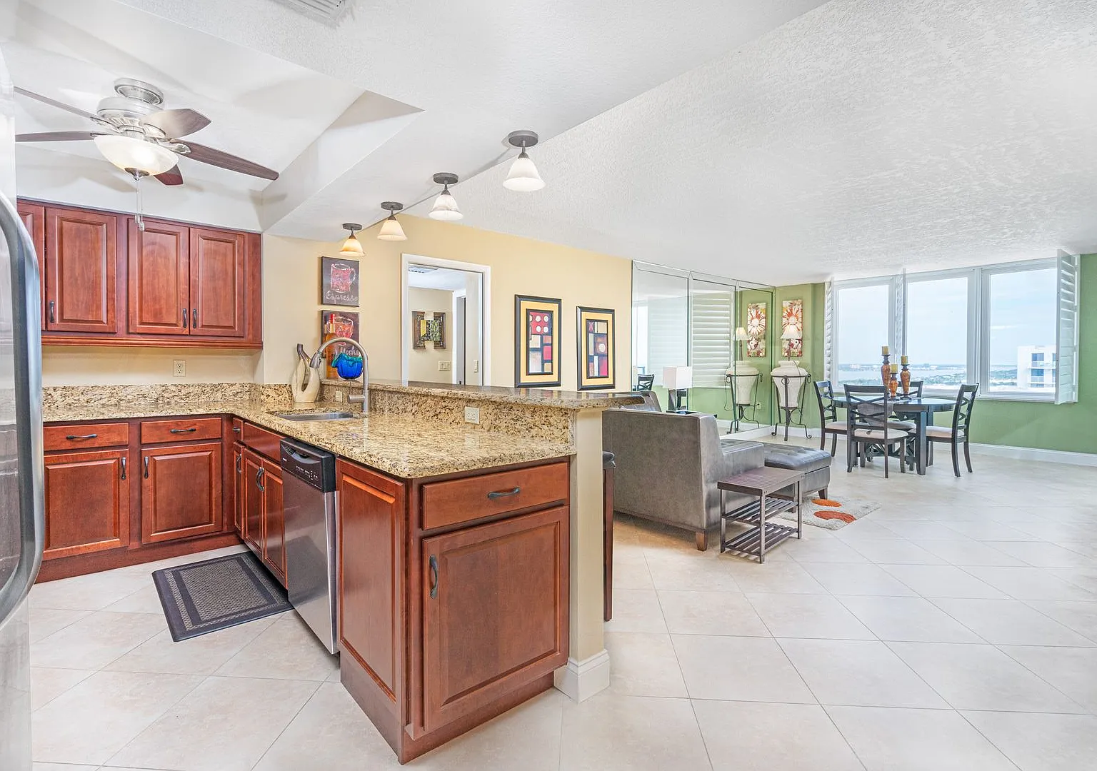 Stunning Oceanfront Furnished Condo in Desirable Daytona Beach Shores — Photo 3