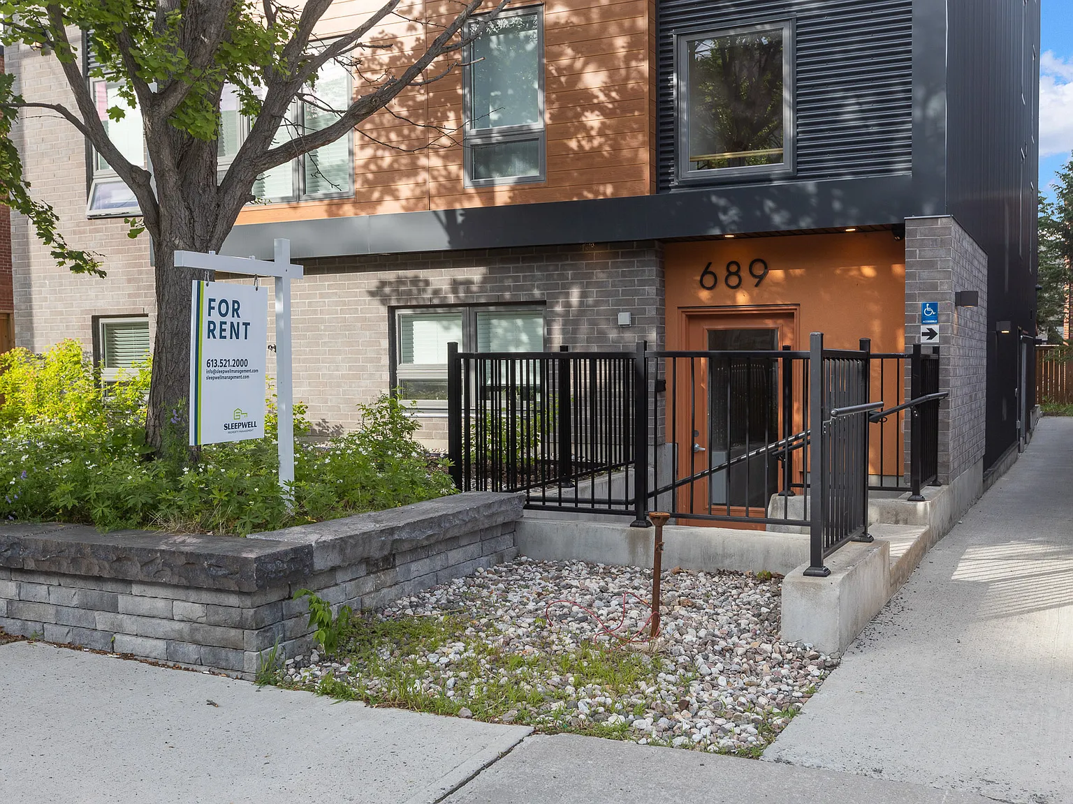 689 Churchill Avenue North — Photo 1