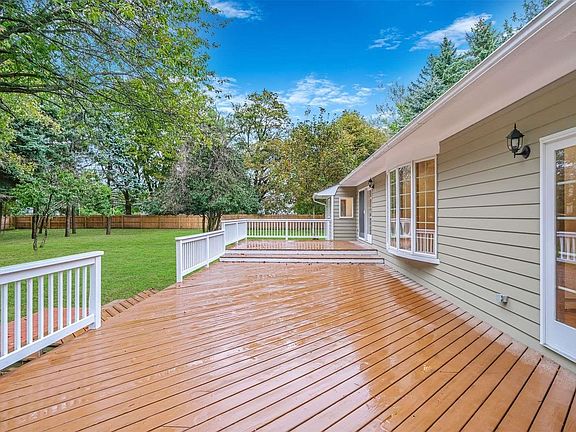 3rd image of 470 Moores Ln N