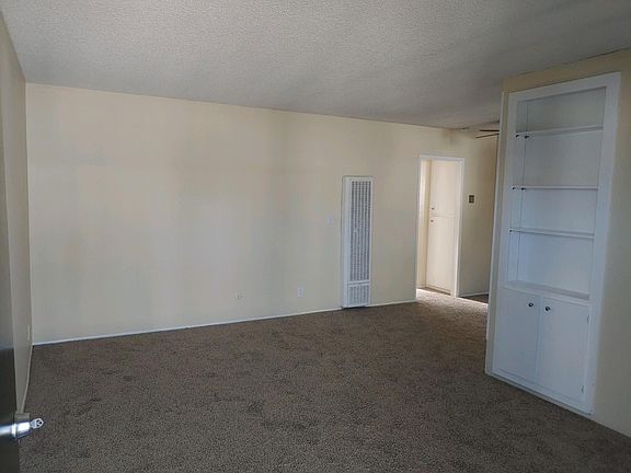 2nd image of 4424 Mississippi St #15