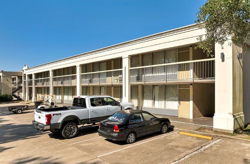 Building Photo 4