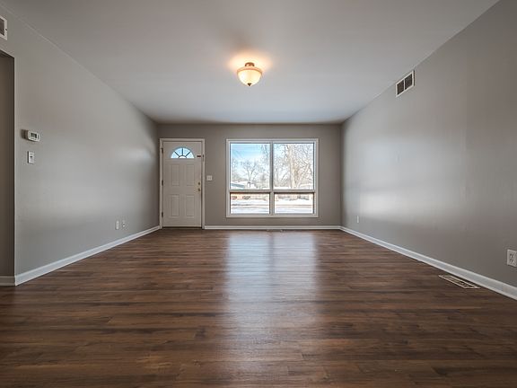 3rd image of 330 John St
