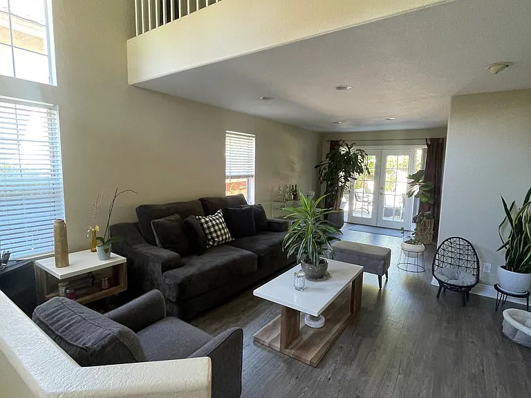 1586 Avenida Guillermo — Photo 7