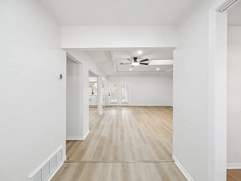 5909 Mark Ln — Photo 3