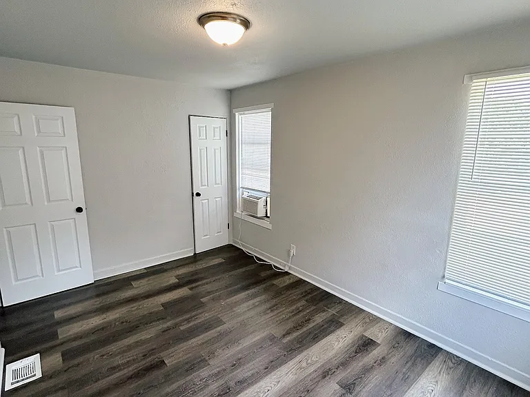 1210 Saint Charles St — Photo 8