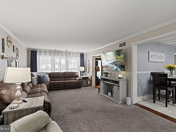 5th image of 829 Timber Ln