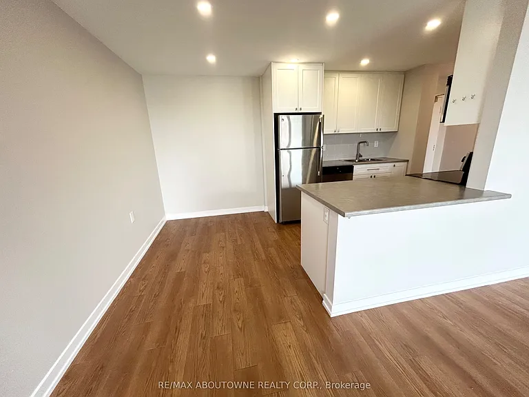 82 Millside Dr #904 — Photo 8