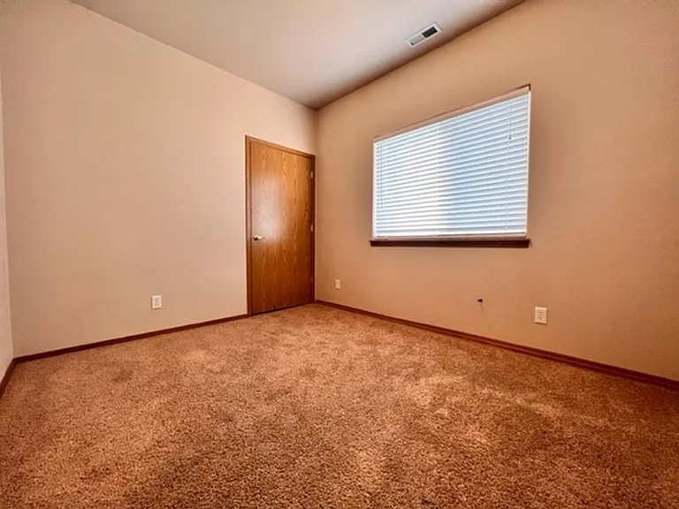 1927 E Wilson Ln — Photo 15