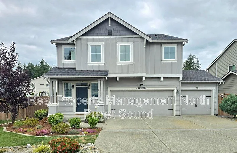 5 bed, 2.5 bath, 2506 sqft, $3,695 — Photo 1