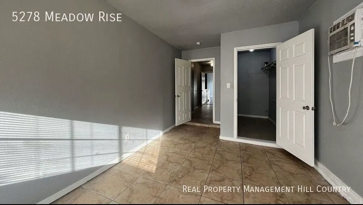 3 bed, $1,200 — Photo 2
