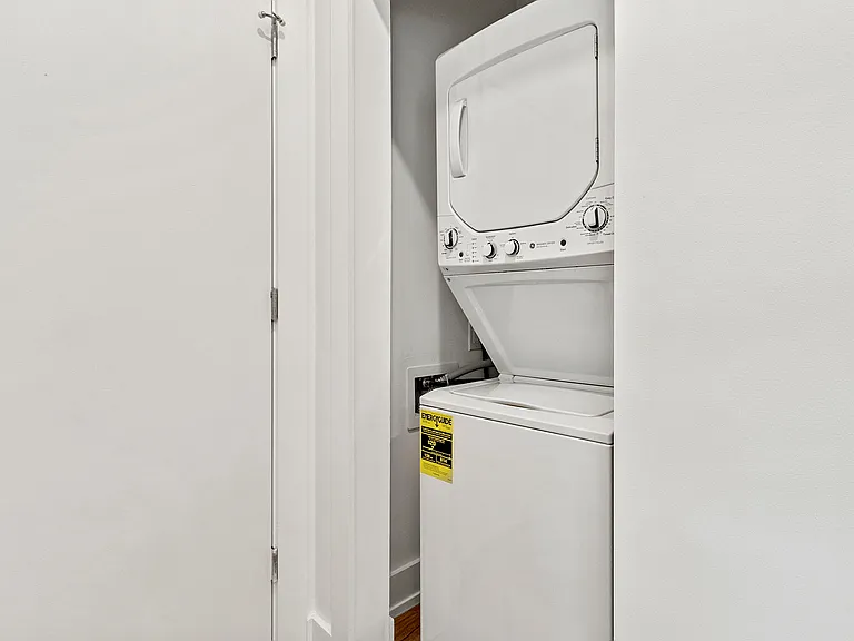 Maximize convenience with this compact laundry solution perfect for modern living.
