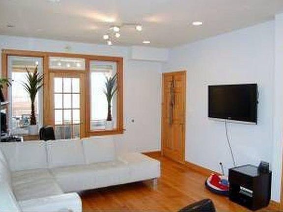 4th image of 5034 W Warwick Ave #2