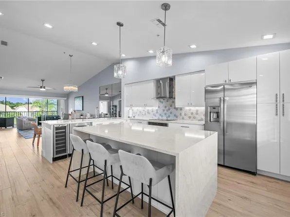 9035 Michael CIR #304, NAPLES, FL 34113