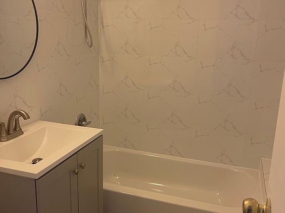 3rd image of 13905 Franklin Ave Floor 3