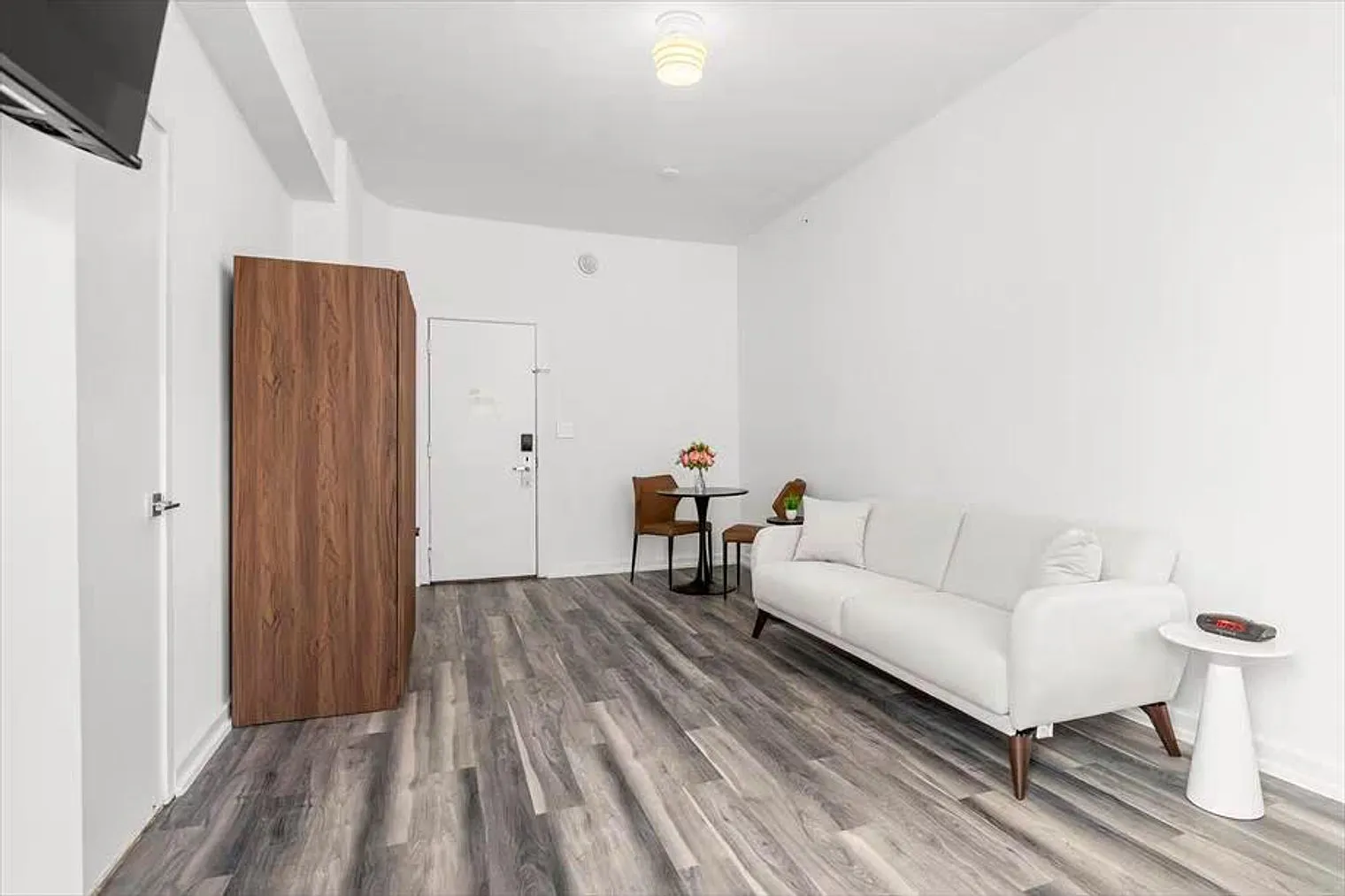 Studio, 1.0 bath, 355 sqft, $6,330 — Photo 2