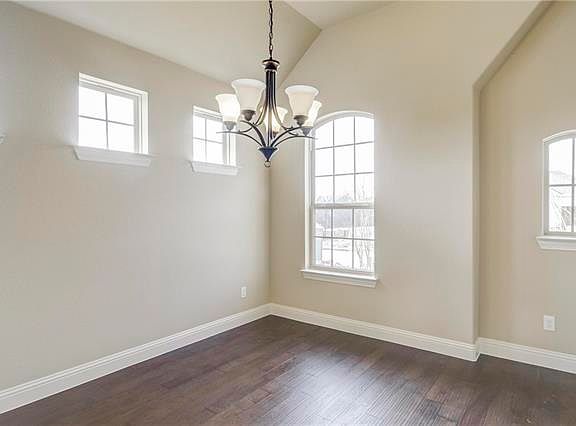 5th image of 13038 Lanier Dr