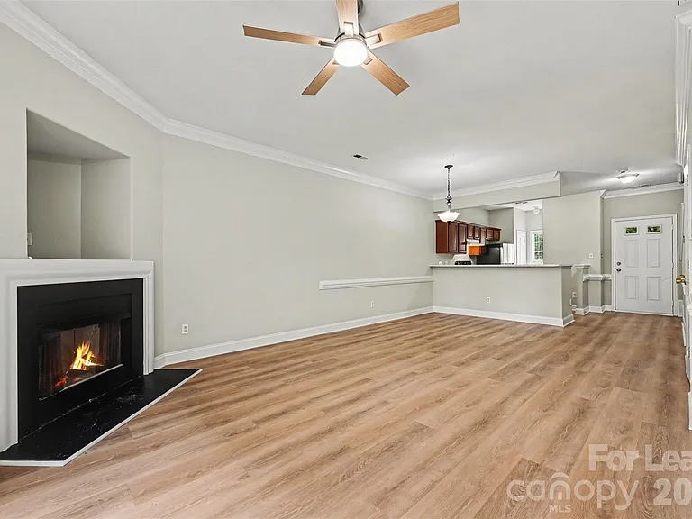 4413 Eaves Ln — Photo 2