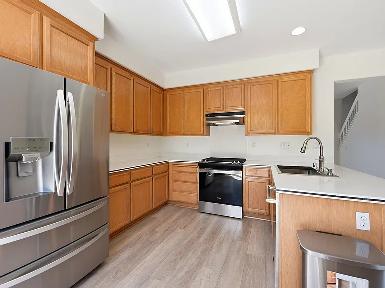 552 Stonehaven Ct — Photo 43