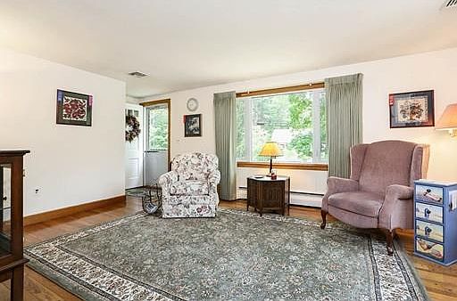 5th image of 133 Helvetia St