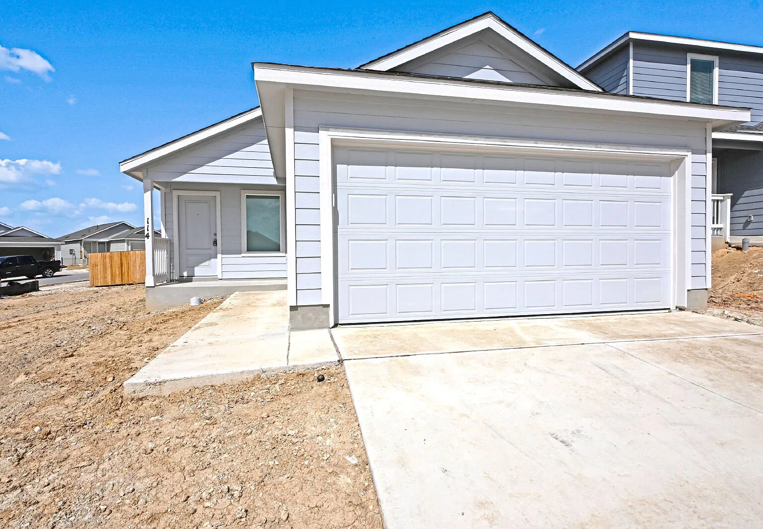 3 bed, 2.0 bath, 1402 sqft — Photo 1