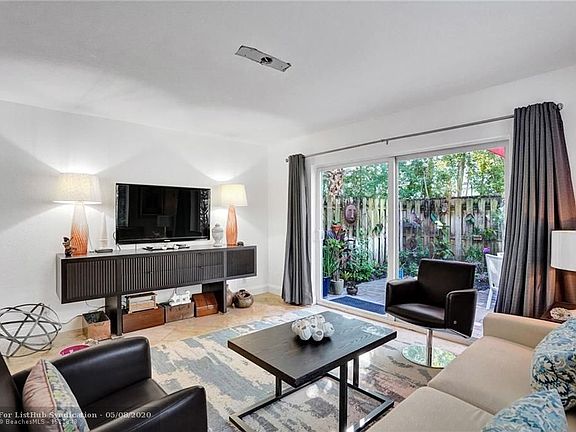2nd image of 820 NE 28th St APT 3