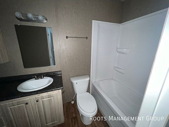 5th image of 310 Hester Ave #1