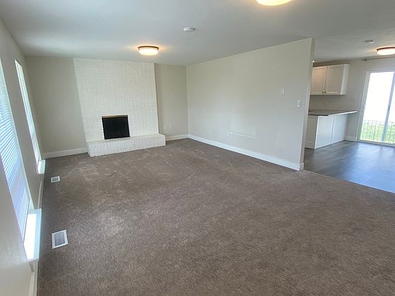 3rd image of 792 Shepard Ln #1
