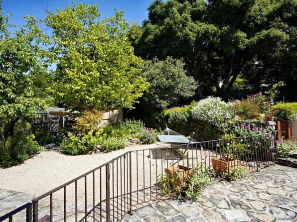 42 Upper Cir, Carmel Valley, CA 93924
