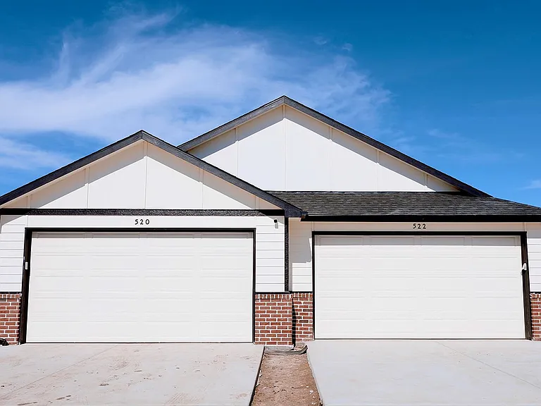 522 E Briarbrook Ln — Photo 1