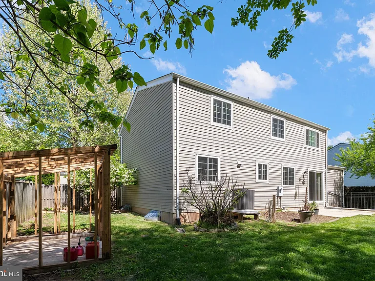 1103 Burwick Dr — Photo 5