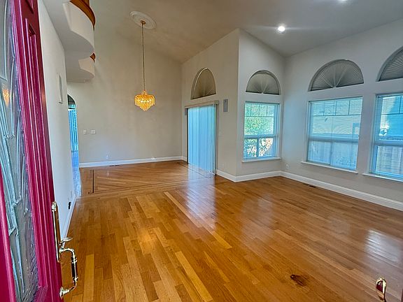 3rd image of 3425 Bryant St