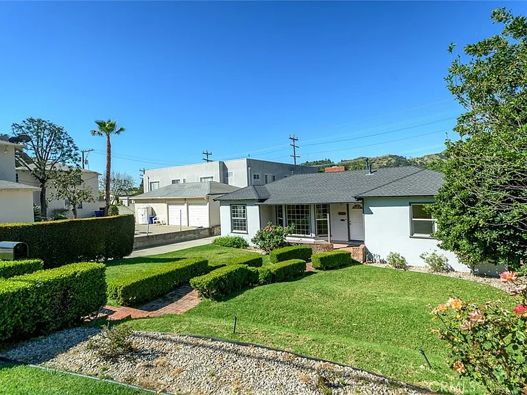 2111 N Verdugo Rd — Photo 2