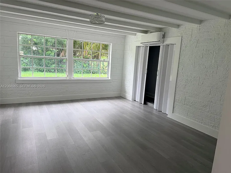 650 SW 55th Ave — Photo 10