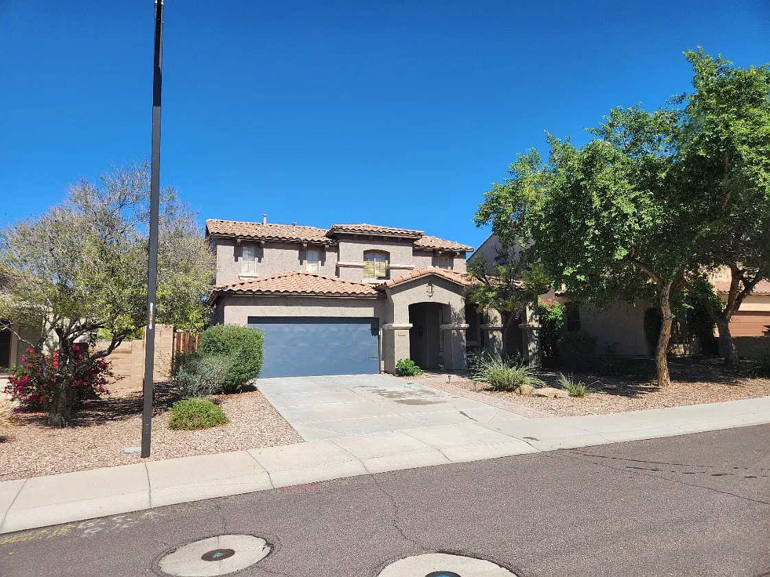 4 bed, 2439 sqft, $1,000 — Photo 3